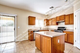 935 E Blue Spruce Ln in Gilbert, AZ - Foto de edificio - Building Photo