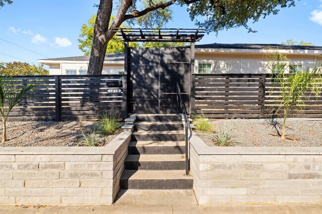 1810 Palma Plaza in Austin, TX - Building Photo - Building Photo