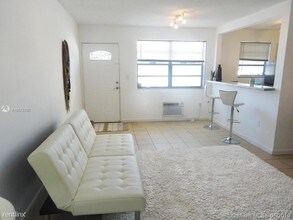 734 Meridian Ave in Miami Beach, FL - Foto de edificio - Building Photo