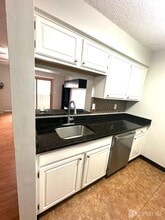 4901 Ravens Crest Dr in Plainsboro, NJ - Foto de edificio - Building Photo