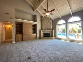 2489 W Beechwood Ave in Fresno, CA - Building Photo - Building Photo