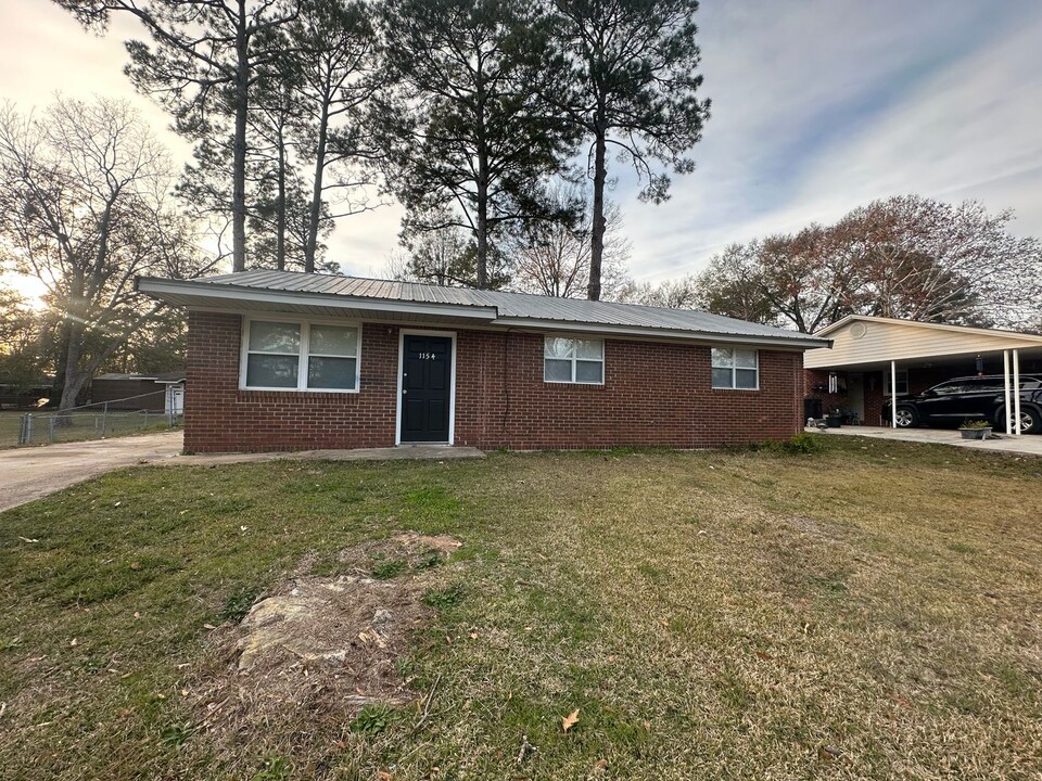 1154 Lakewood Dr in Montgomery, AL - Building Photo