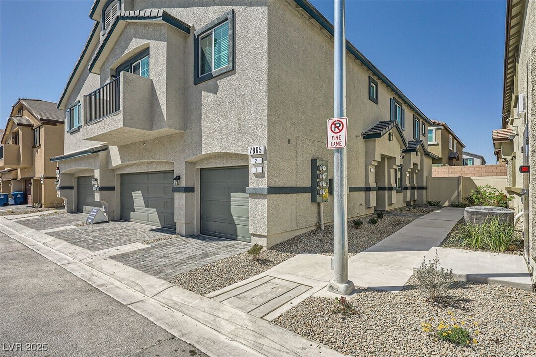 7865 Pandora Sky St in North Las Vegas, NV - Building Photo