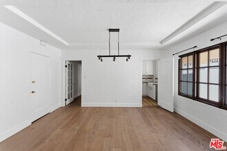 537 N Poinsettia Pl in Los Angeles, CA - Building Photo - Building Photo