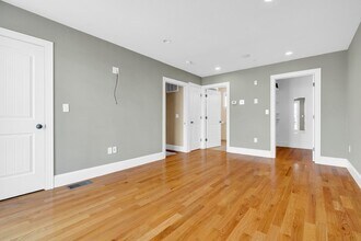 83 Dresser St, Unit 83 in Boston, MA - Building Photo - Building Photo