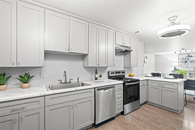 property at 3924 W Alabama St