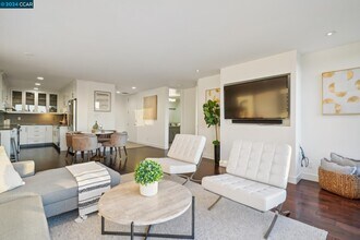 565 Bellevue Ave-Unit -704A in Oakland, CA - Foto de edificio - Building Photo