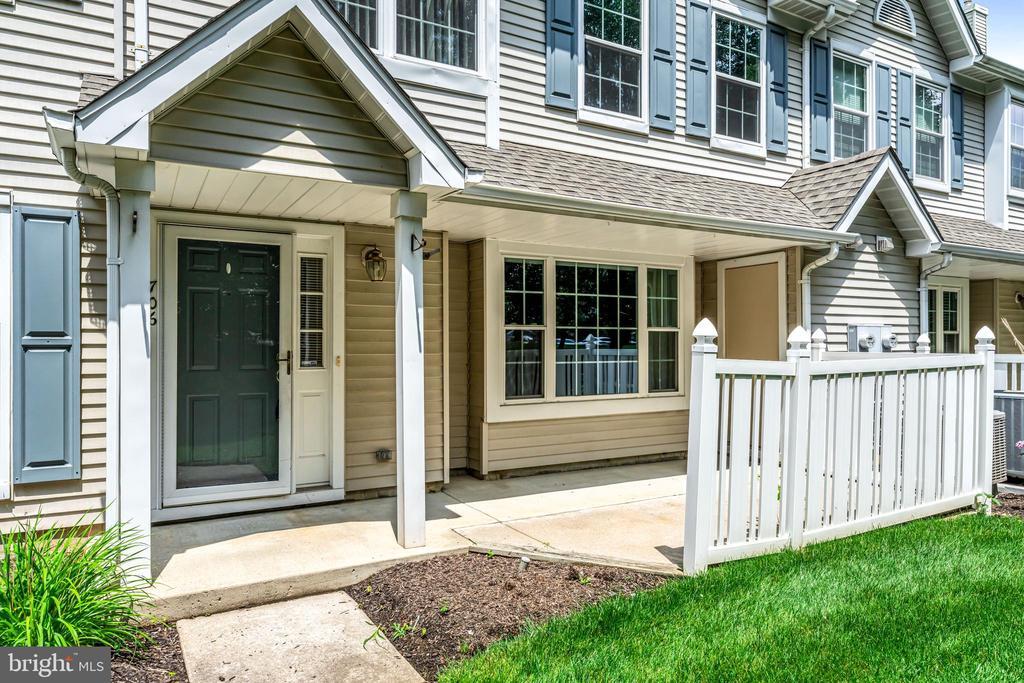 706 Oswego Ct in Mount Laurel, NJ - Building Photo