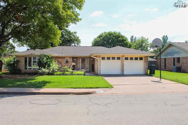 property at 4624 Trailwood Dr