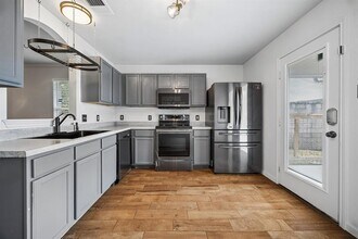 12429 Drummond Dr in Austin, TX - Building Photo - Building Photo