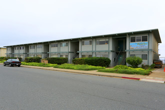 La Esplanade Apartments in Pacifica, CA - Building Photo - Building Photo