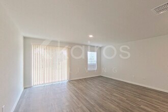 1156 Sword St in North Port, FL - Building Photo - Building Photo