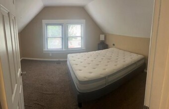 225 Emming St, Unit 2 in Cincinnati, OH - Foto de edificio - Building Photo