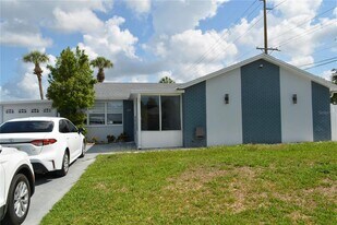 8201 Donaldson Dr in Tampa, FL - Building Photo