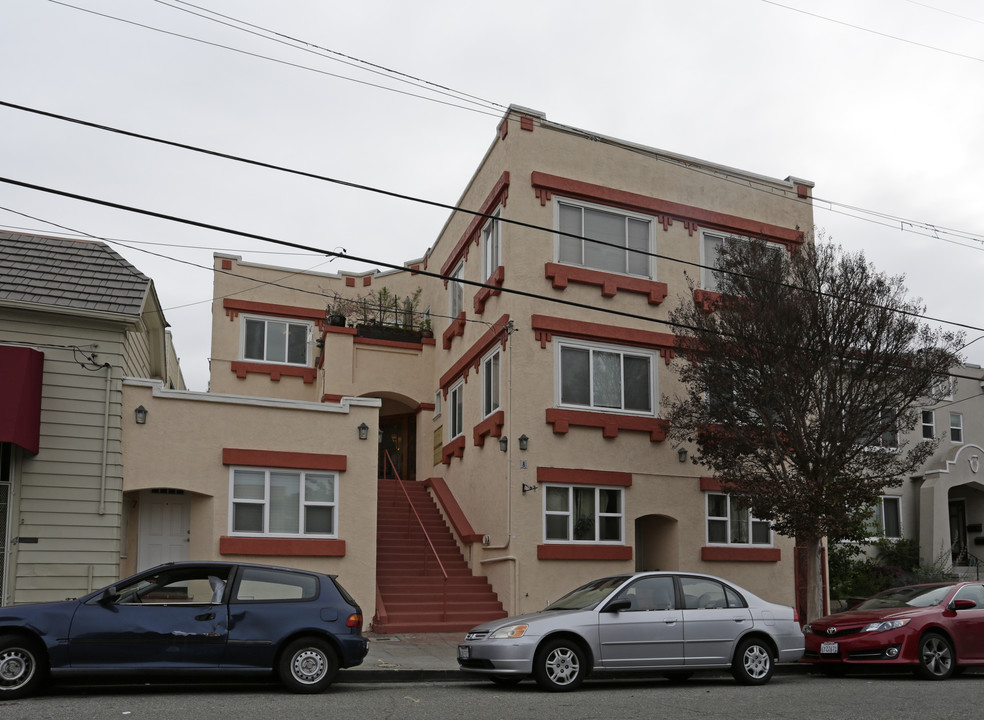 8 Yosemite Ave in Oakland, CA - Building Photo