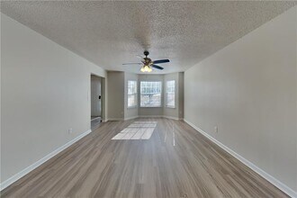 137 Legend Creek Dr in Canton, GA - Building Photo - Building Photo