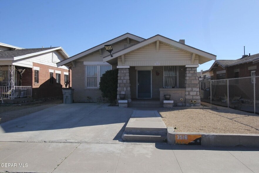 3516 Clifton Ave, Unit 304 in El Paso, TX - Building Photo