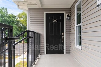 7304 Tiger Wy in Louisville, KY - Building Photo - Building Photo