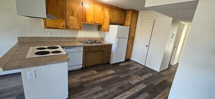 504 Sacramento Ave, Unit Humble Living in Red Bluff, CA - Foto de edificio - Building Photo