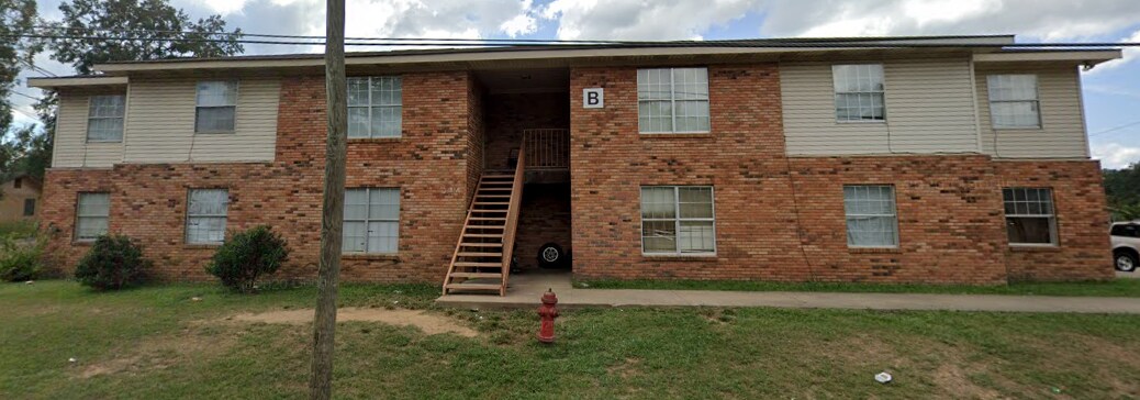 576 Lower Woodville Rd in Natchez, MS - Building Photo