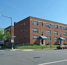 1600 Independence Ave SE in Washington, DC - Foto de edificio - Building Photo