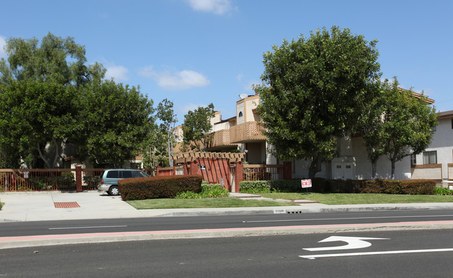 Ranch Springs Apartments in Lakewood, CA - Building Photo - Building Photo