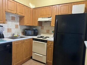 2607 NE 8th Ave, Unit 3 in Wilton Manors, FL - Building Photo - Building Photo