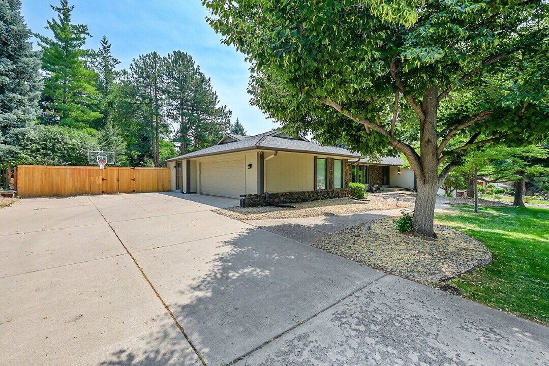 3920 S Dahlia St in Englewood, CO - Building Photo