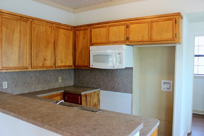 1003 E Alamo St in Brenham, TX - Building Photo - Building Photo