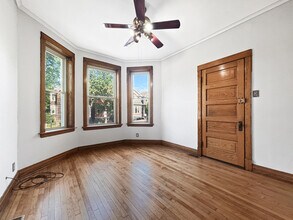 2501 N Artesian Ave in Chicago, IL - Building Photo - Building Photo