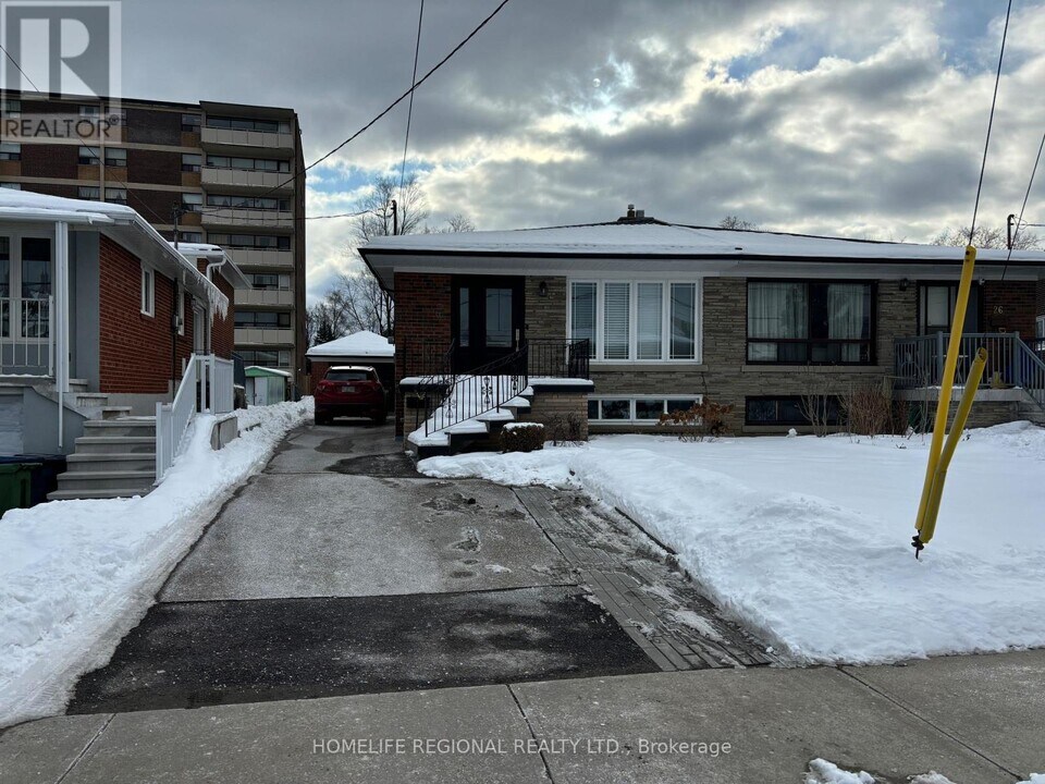 24 Goldcrest Blvd in Toronto, ON - Building Photo