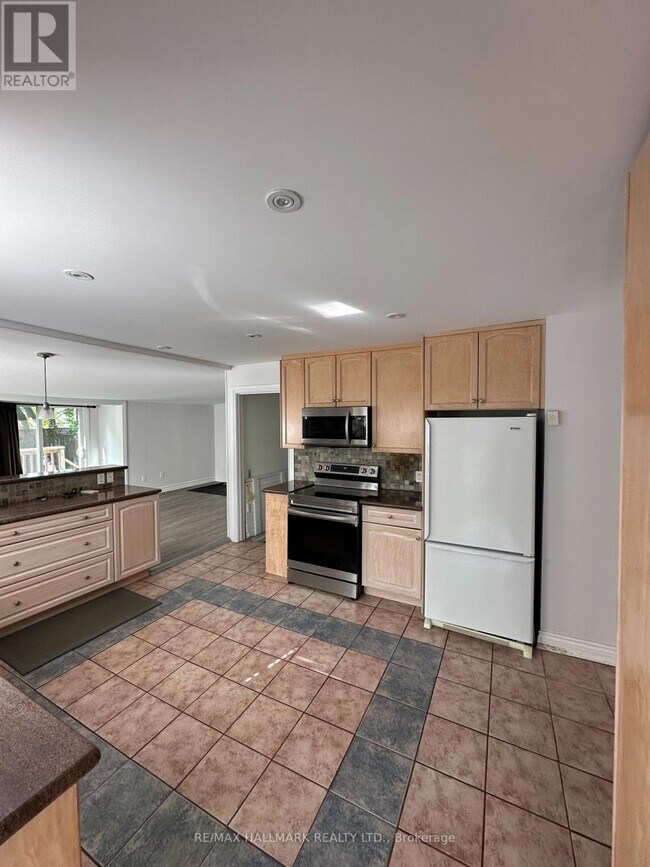 325 Andrew St in Newmarket, ON - Building Photo - Building Photo