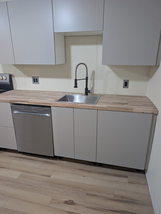 212 Howard St, Unit 3rd floor