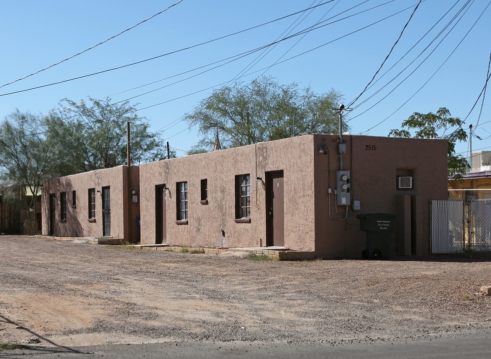 2519 N Estrella Ave in Tucson, AZ - Foto de edificio