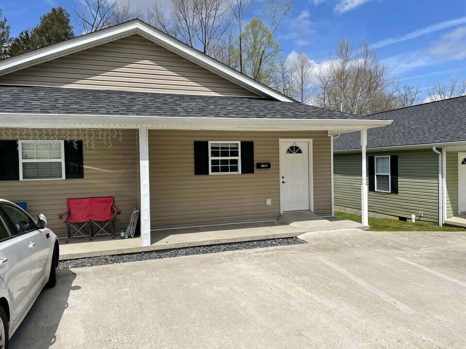 836 W 5th St, Unit 836 B in Corbin, KY - Building Photo
