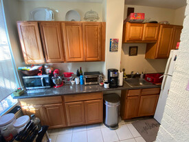 1751 Beacon St, Unit 1 Apartamentos