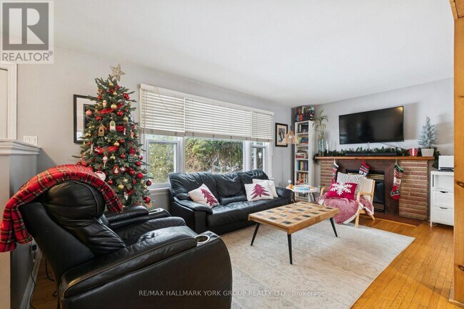 1 Middle St in Georgina, ON - Building Photo - Building Photo