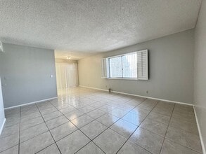 1420 E Vegas Valley Dr in Las Vegas, NV - Building Photo - Building Photo