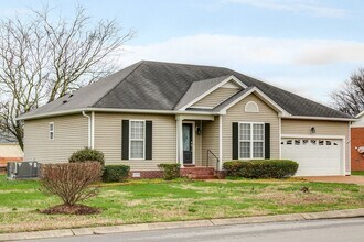 173 Putter Point Dr, Unit 8A in Gallatin, TN - Building Photo - Building Photo