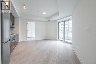 2501 Saw Whet Blvd. in Oakville, ON - Building Photo - Building Photo