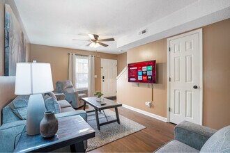 284 Raleigh Dr in Clarksville, TN - Foto de edificio - Building Photo