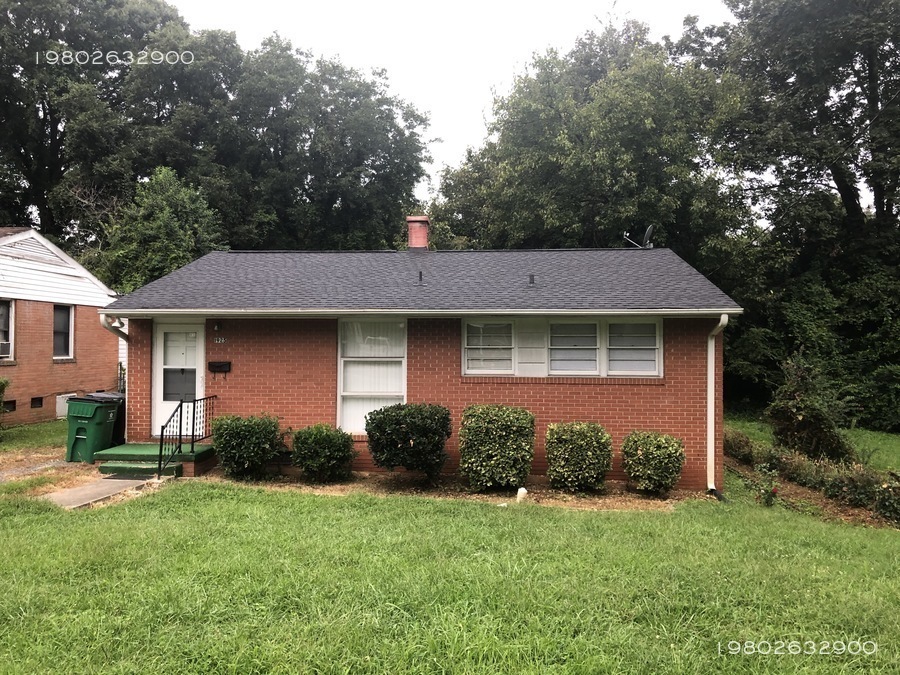 1925 Kennesaw Dr in Charlotte, NC - Building Photo
