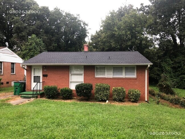 property at 1925 Kennesaw Dr