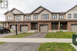 76 Scarletwood St in Hamilton, ON - Building Photo - Building Photo