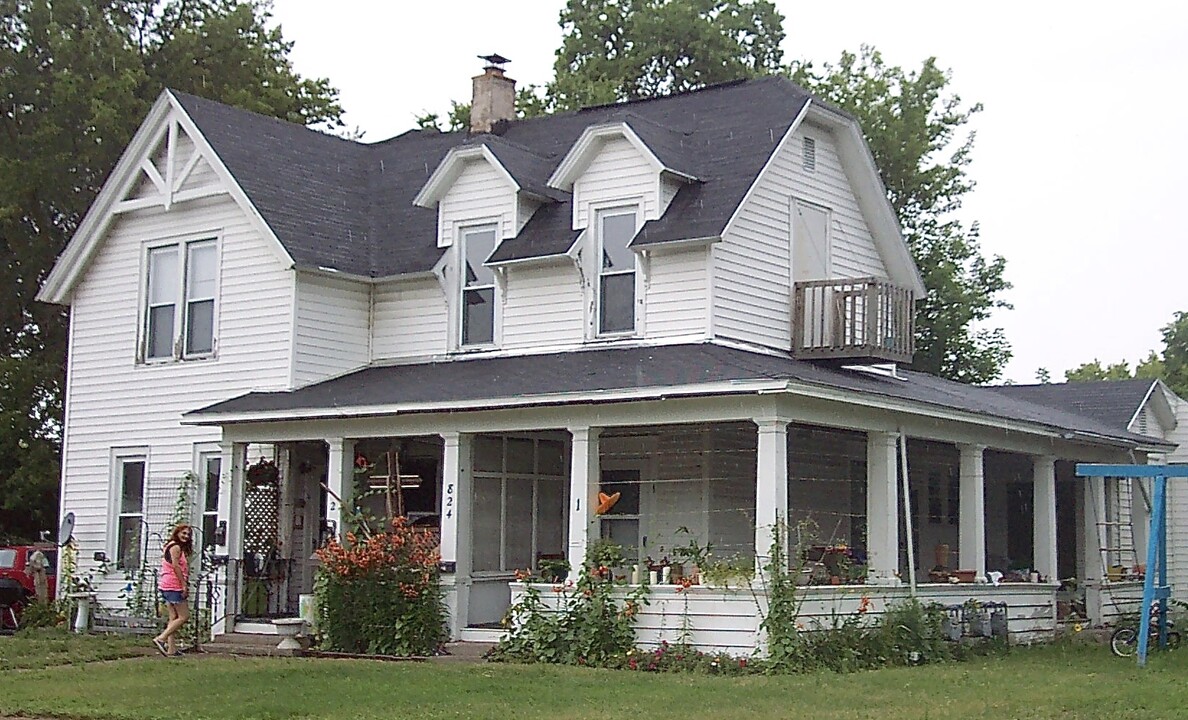 824 E Grand Ave, Unit #3 in Eau Claire, WI - Building Photo