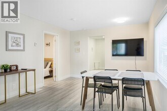 811 University Ave E in Windsor, ON - Foto de edificio - Building Photo