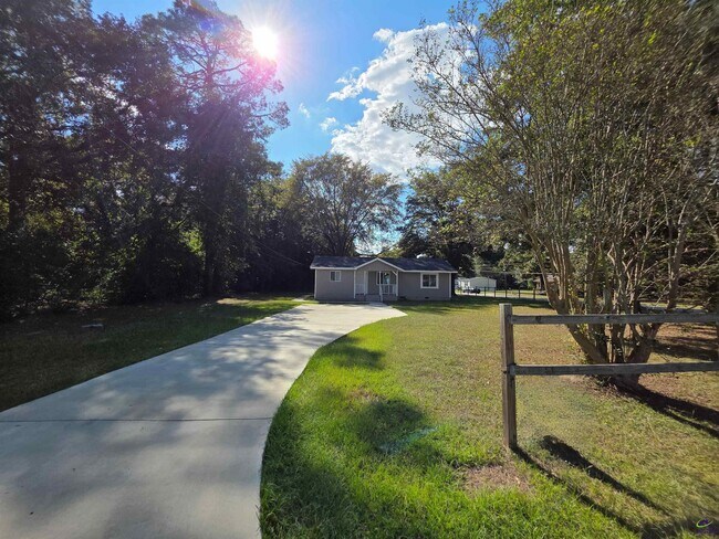 811 Lewis St in Montezuma, GA - Building Photo - Building Photo
