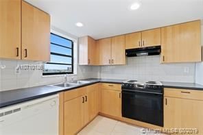 17878 N Bay Rd in Sunny Isles Beach, FL - Building Photo - Building Photo