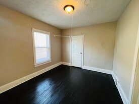 2627 N 37th St, Unit Lower