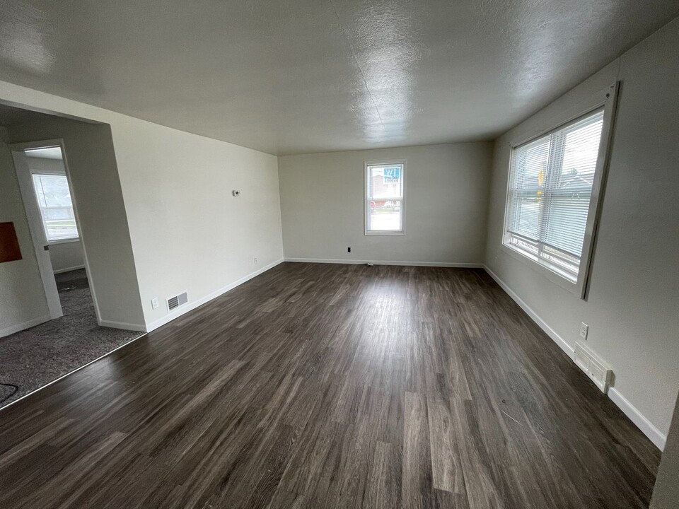203 Highridge Ave in Denmark, WI - Building Photo